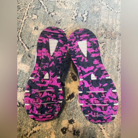 New Balance Shoes - Picture 3 of 4